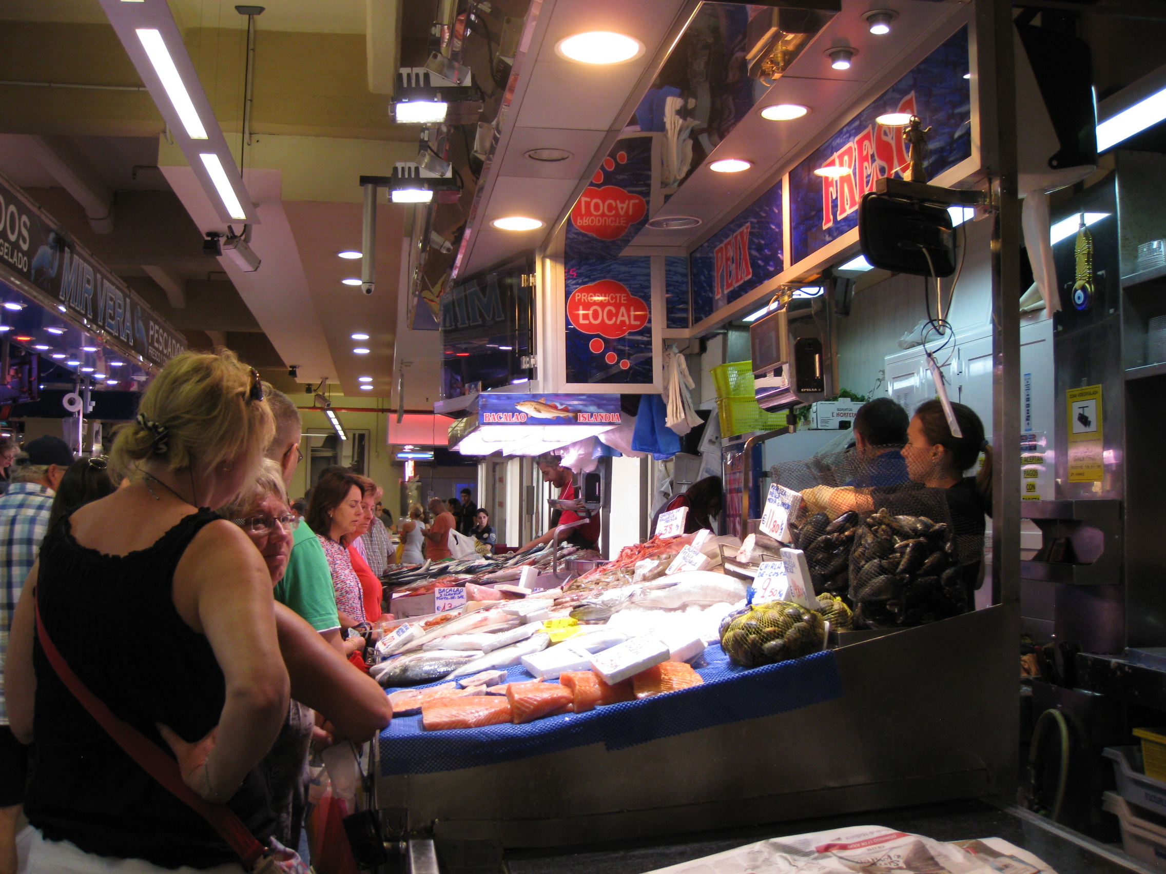 We visited a big market, look at all the fish!